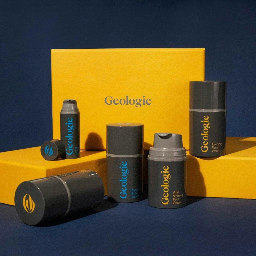 Palette von Geologie-Schönheitsprodukten auf gelber Verpackung